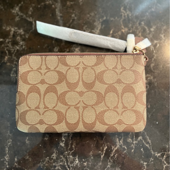 Coach Clutch - Picture 4 of 4